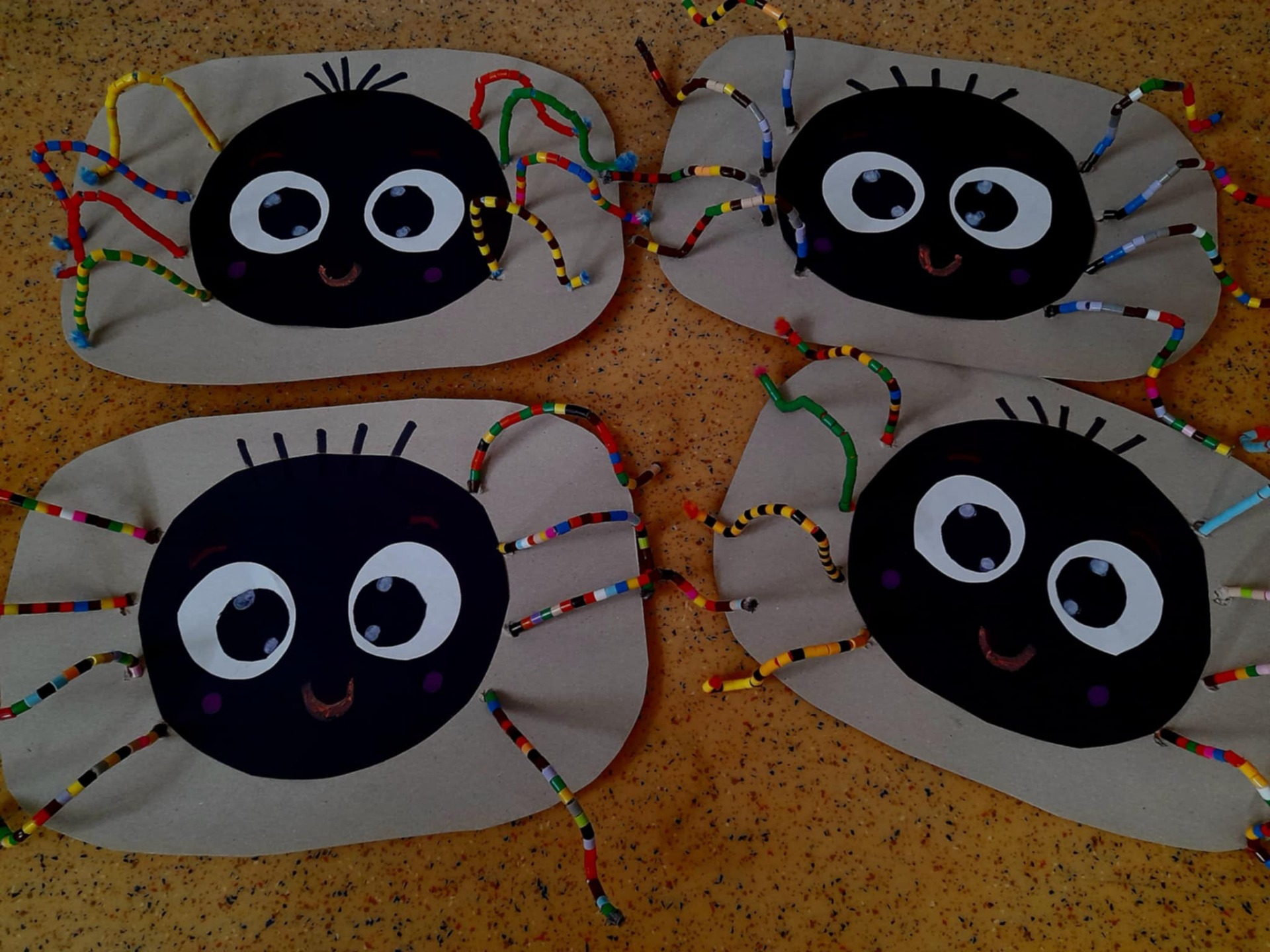 pavoučci na strašidelný strom